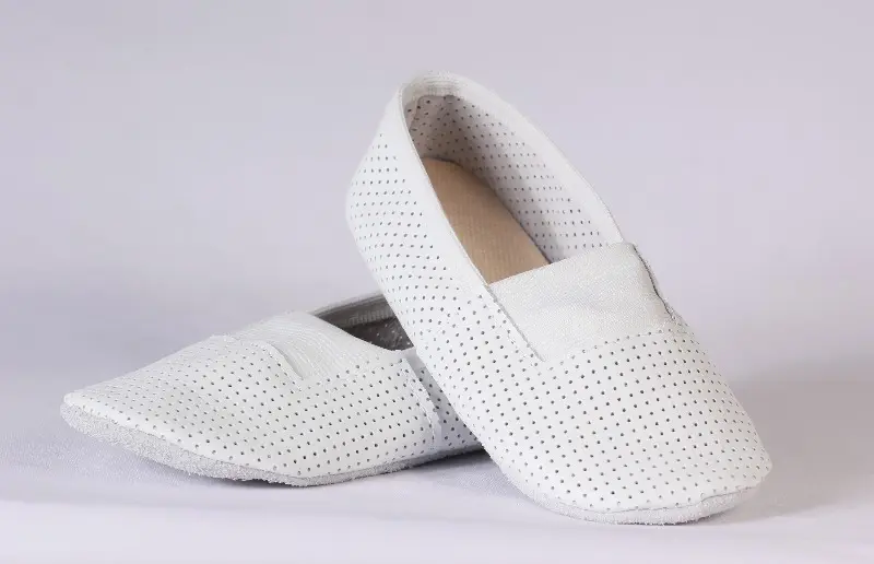 Туфли гимнастические 02-2 белые (перфорированные)