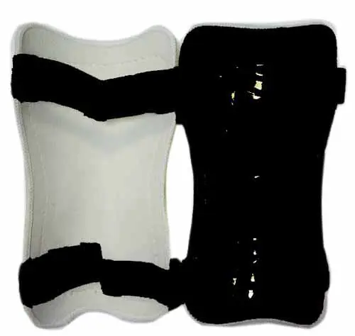 Щитки футбольные 0564 (средние)